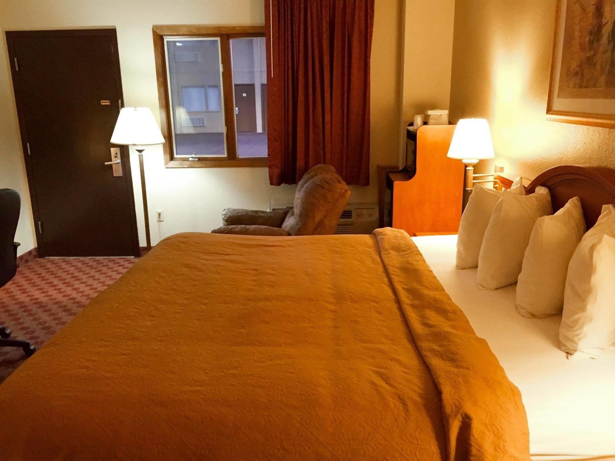 Badlands Inn & Suites Dickinson Kültér fotó